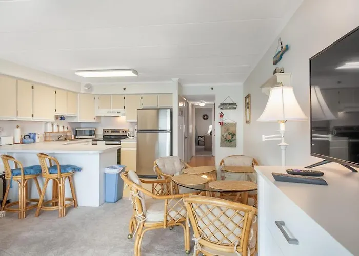 Holiday home Oceanfront With Water-view Balcony Outdoor Pool Washer & Dryer & Ac *