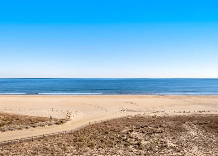 Holiday home Oceanfront With Water-view Balcony Outdoor Pool Washer & Dryer & Ac *
